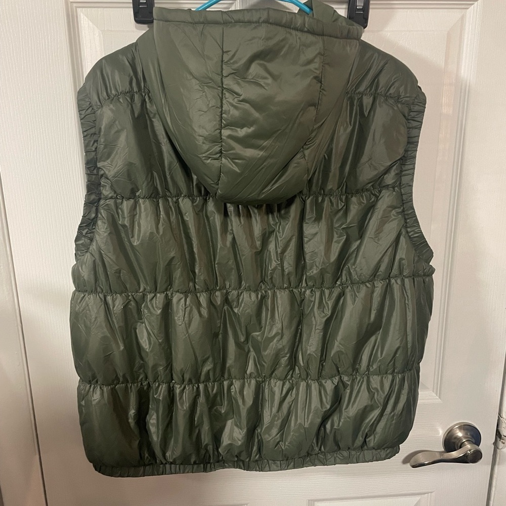 Avia Olive Puffer Vest - Picture 2 of 7